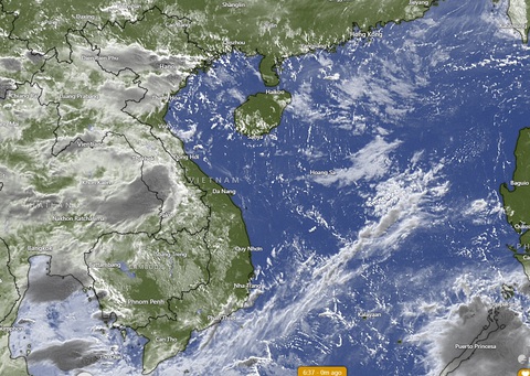 Thời tiết hôm nay 15-7: TP.HCM trời âm u, Hà Nội mưa to từ sáng - Ảnh 1. Thời tiết hôm nay 15-7: TP.HCM trời âm u, Hà Nội mưa to từ sáng - Ảnh 1.