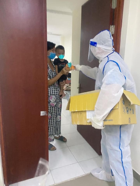 Tiễn gia đình tôi rời bệnh viện dã chiến, bác sĩ hóm hỉnh: Không hẹn gặp lại đâu - Ảnh 4. Tiễn gia đình tôi rời bệnh viện dã chiến, bác sĩ hóm hỉnh: Không hẹn gặp lại đâu - Ảnh 4.