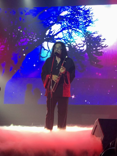 Gia đình Cẩm Vân, Khắc Triệu góp giọng trong live show ‘Bách biến’ của Y Thanh - Ảnh 6. Gia đình Cẩm Vân, Khắc Triệu góp giọng trong live show ‘Bách biến’ của Y Thanh - Ảnh 6.