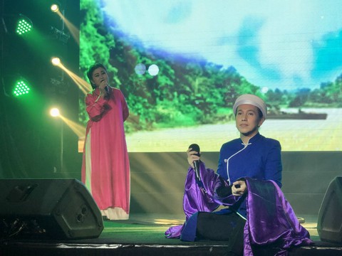 Gia đình Cẩm Vân, Khắc Triệu góp giọng trong live show ‘Bách biến’ của Y Thanh - Ảnh 4. Gia đình Cẩm Vân, Khắc Triệu góp giọng trong live show ‘Bách biến’ của Y Thanh - Ảnh 4.