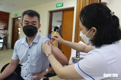Tin sáng 16-7: Xem xét tiêm ngừa COVID trẻ dưới 5 tuổi; Kỷ luật nghiêm đảng viên vi phạm hôn nhân - Ảnh 2. Tin sáng 16-7: Xem xét tiêm ngừa COVID trẻ dưới 5 tuổi; Kỷ luật nghiêm đảng viên vi phạm hôn nhân - Ảnh 2.