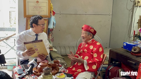 Cuộc phỏng vấn đặc biệt của Bí thư Nguyễn Văn Nên với nhà nghiên cứu 102 tuổi - Ảnh 1. Cuộc phỏng vấn đặc biệt của Bí thư Nguyễn Văn Nên với nhà nghiên cứu 102 tuổi - Ảnh 1.