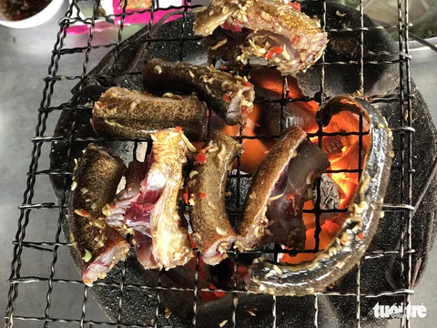 Trời mưa rả rích bắt con lịch nhúng lẩu, nướng, xào ngon hết bài - Ảnh 2. Trời mưa rả rích bắt con lịch nhúng lẩu, nướng, xào ngon hết bài - Ảnh 2.