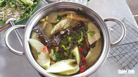 Trời mưa rả rích bắt con lịch nhúng lẩu, nướng, xào ngon hết bài - Ảnh 3. Trời mưa rả rích bắt con lịch nhúng lẩu, nướng, xào ngon hết bài - Ảnh 3.