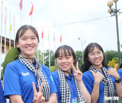 Một ngày trên đất Lào của nữ chiến sĩ tình nguyện - Ảnh 3. Một ngày trên đất Lào của nữ chiến sĩ tình nguyện - Ảnh 3.