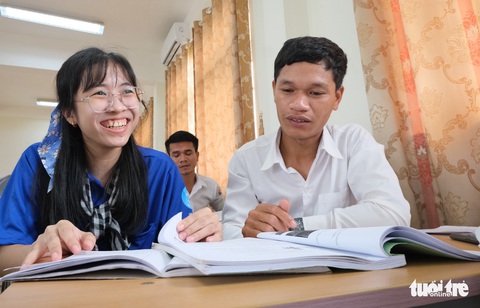 Một ngày trên đất Lào của nữ chiến sĩ tình nguyện - Ảnh 1. Một ngày trên đất Lào của nữ chiến sĩ tình nguyện - Ảnh 1.