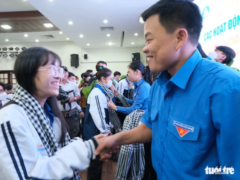Một ngày trên đất Lào của nữ chiến sĩ tình nguyện - Ảnh 2. Một ngày trên đất Lào của nữ chiến sĩ tình nguyện - Ảnh 2.