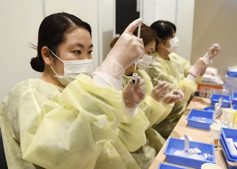 BA.5 có khả năng kháng vắc xin ngừa COVID-19, nhưng không tiêm nguy cơ mắc cao hơn - Ảnh 1. BA.5 có khả năng kháng vắc xin ngừa COVID-19, nhưng không tiêm nguy cơ mắc cao hơn - Ảnh 1.