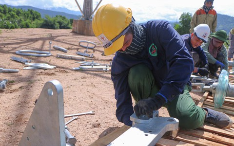 Chạy đua với thời tiết trên công trường điện Ninh Thuận - Ảnh 2. Chạy đua với thời tiết trên công trường điện Ninh Thuận - Ảnh 2.