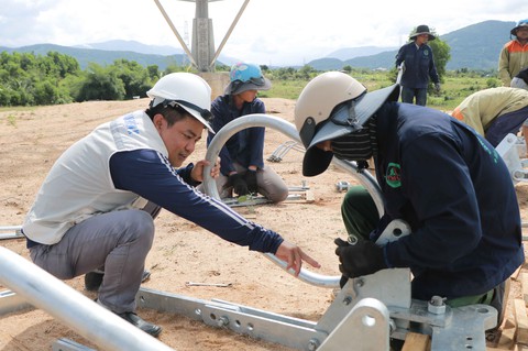Chạy đua với thời tiết trên công trường điện Ninh Thuận - Ảnh 10. Chạy đua với thời tiết trên công trường điện Ninh Thuận - Ảnh 10.