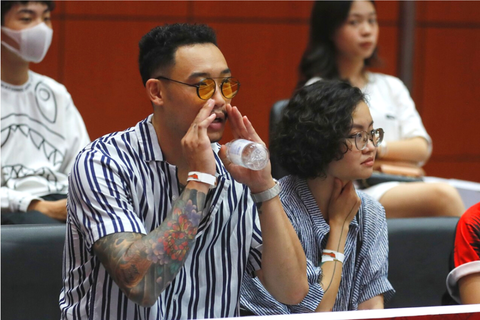 Các thành viên nhóm DaLAB đến sân Tây Hồ cổ vũ bóng rổ - Ảnh 4. Các thành viên nhóm DaLAB đến sân Tây Hồ cổ vũ bóng rổ - Ảnh 4.