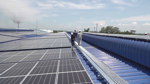 Tin sáng 18-7: Đề nghị 2 bộ hướng dẫn gỡ vướng cho điện mặt trời áp mái - Ảnh 1. Tin sáng 18-7: Đề nghị 2 bộ hướng dẫn gỡ vướng cho điện mặt trời áp mái - Ảnh 1.