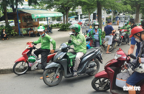 Người tiêu dùng cần lên tiếng với các loại phí vô lý - Ảnh 1. Người tiêu dùng cần lên tiếng với các loại phí vô lý - Ảnh 1.