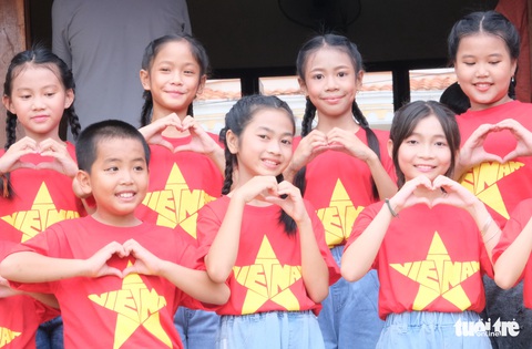 Dấu ấn Mùa hè xanh trên đất bạn Lào của chiến sĩ tình nguyện TP.HCM - Ảnh 12. Dấu ấn Mùa hè xanh trên đất bạn Lào của chiến sĩ tình nguyện TP.HCM - Ảnh 12.