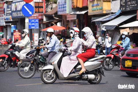 Hôm nay ra đường coi chừng tia cực tím đã vượt mức an toàn nhiều lần - Ảnh 1. Hôm nay ra đường coi chừng tia cực tím đã vượt mức an toàn nhiều lần - Ảnh 1.