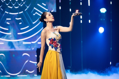 Bùi Lan Hương, Minh Khuê hóa chị em sinh đôi với nhan sắc mỹ nhân - Ảnh 5. Bùi Lan Hương, Minh Khuê hóa chị em sinh đôi với nhan sắc mỹ nhân - Ảnh 5.