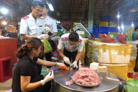 Thực phẩm chợ đầu mối: Rờ đến đâu thấy rầu đến đó - Ảnh 1. Thực phẩm chợ đầu mối: Rờ đến đâu thấy rầu đến đó - Ảnh 1.