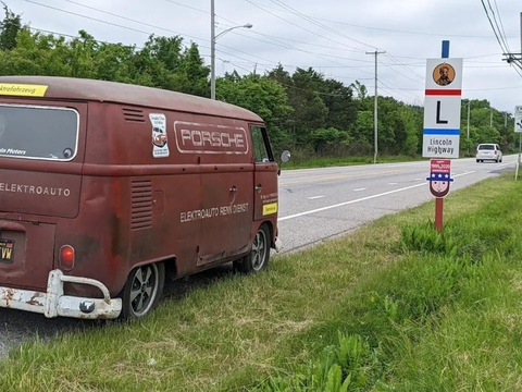 Chủ xe buýt VW đời cổ cải tạo thành xe điện, phượt gần 9.700km trong 43 ngày - Ảnh 4. Chủ xe buýt VW đời cổ cải tạo thành xe điện, phượt gần 9.700km trong 43 ngày - Ảnh 4.