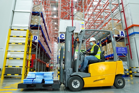 Bên trong kho dược công nghệ cao của Sanofi - Ảnh 5. Bên trong kho dược công nghệ cao của Sanofi - Ảnh 5.
