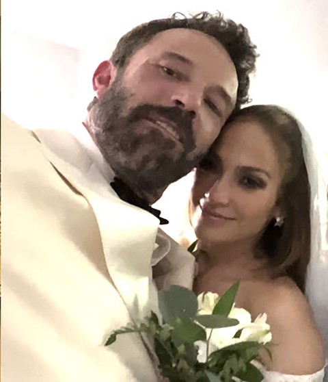 Sau 20 năm, cuối cùng Jennifer Lopez đã cưới diễn viên Ben Affleck - Ảnh 2. Sau 20 năm, cuối cùng Jennifer Lopez đã cưới diễn viên Ben Affleck - Ảnh 2.
