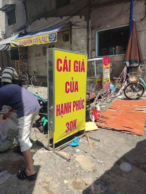 Những biển quảng cáo ảo tung chảo chỉ có ở Việt Nam - Ảnh 4. Những biển quảng cáo ảo tung chảo chỉ có ở Việt Nam - Ảnh 4.