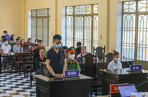 Tuyên án tử hình người cha ném con gái 5 tuổi xuống sông Trường Giang - Ảnh 1. Tuyên án tử hình người cha ném con gái 5 tuổi xuống sông Trường Giang - Ảnh 1.