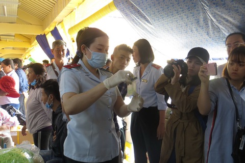 Không thể để người dân tiếp tục bị đầu độc! - Ảnh 1. Không thể để người dân tiếp tục bị đầu độc! - Ảnh 1.