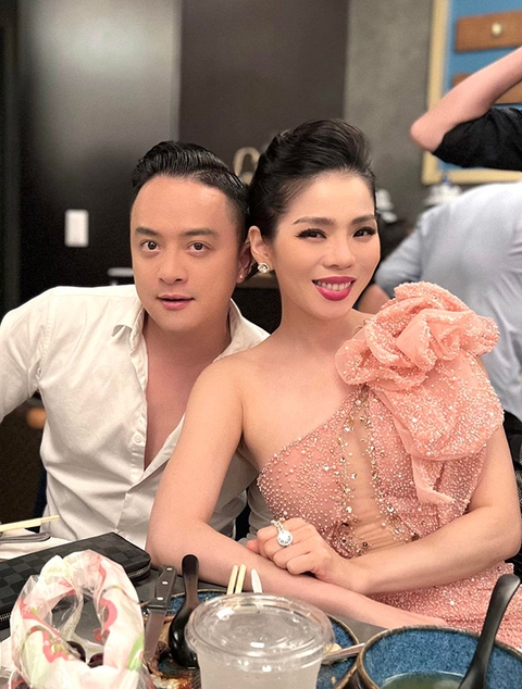 Ảnh vui sao Việt 19/7: Con gái Đông Nhi tập catwalk - Ảnh 3. Ảnh vui sao Việt 19/7: Con gái Đông Nhi tập catwalk - Ảnh 3.