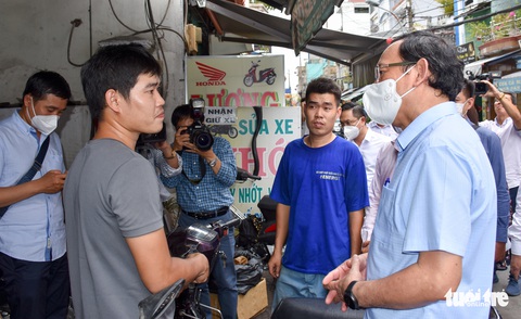 Bí thư Nguyễn Văn Nên kiểm tra phòng sốt xuất huyết tại quận Bình Tân - Ảnh 2. Bí thư Nguyễn Văn Nên kiểm tra phòng sốt xuất huyết tại quận Bình Tân - Ảnh 2.