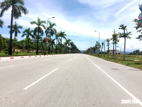 Người dân mưu sinh giữa trời nắng như đổ lửa - Ảnh 7. Người dân mưu sinh giữa trời nắng như đổ lửa - Ảnh 7.