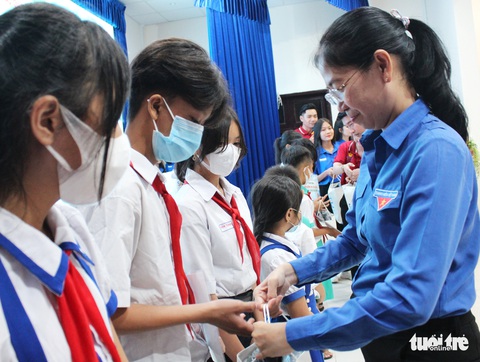 Một tuần tình nguyện nơi đảo tiền tiêu Phú Quý - Ảnh 1. Một tuần tình nguyện nơi đảo tiền tiêu Phú Quý - Ảnh 1.