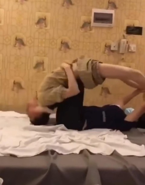 Đi mát-xa cho khỏe nào ngờ gặp chị mát-xa quá khỏe! - Ảnh 6. Đi mát-xa cho khỏe nào ngờ gặp chị mát-xa quá khỏe! - Ảnh 6.