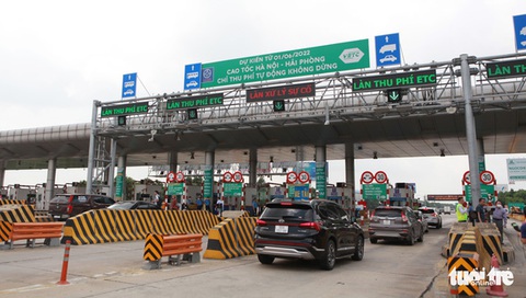 Nghiên cứu dán thẻ thu phí không dừng là thủ tục bắt buộc trong quy trình đăng kiểm - Ảnh 1. Nghiên cứu dán thẻ thu phí không dừng là thủ tục bắt buộc trong quy trình đăng kiểm - Ảnh 1.