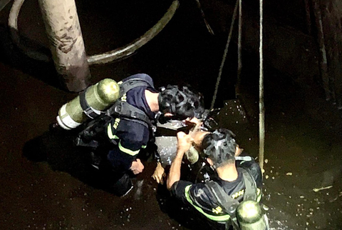 Sự cố làm 4 người chết ở Phú Thọ: Nạn nhân bất tỉnh dưới hố sâu chứa nhiều chất thải độc hại - Ảnh 2. Sự cố làm 4 người chết ở Phú Thọ: Nạn nhân bất tỉnh dưới hố sâu chứa nhiều chất thải độc hại - Ảnh 2.