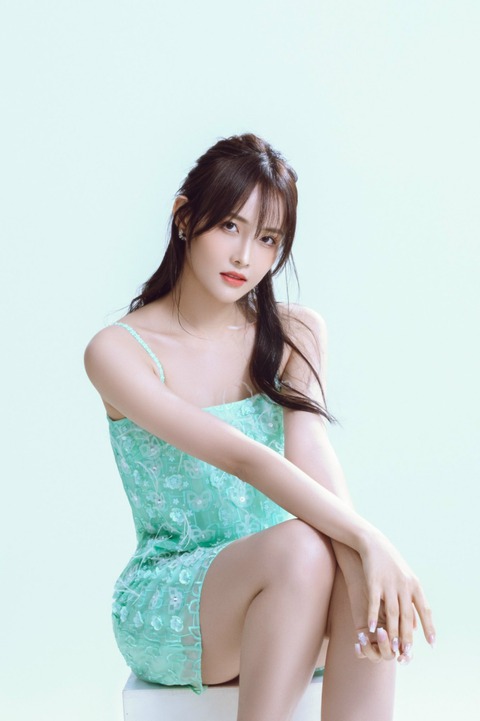 Trương Mỹ Nhân gặp khó khi đóng phim vì chân quá dài - Ảnh 2. Trương Mỹ Nhân gặp khó khi đóng phim vì chân quá dài - Ảnh 2.