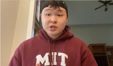 Rớt trường thường, đậu Harvard và Yale! - Ảnh 1. Rớt trường thường, đậu Harvard và Yale! - Ảnh 1.