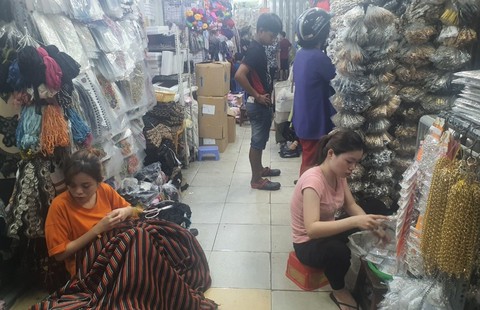 Tiểu thương chợ Đại Quang Minh kêu cứu vì bị cắt điện, ‘chủ chợ’ nói gì? - Ảnh 2. Tiểu thương chợ Đại Quang Minh kêu cứu vì bị cắt điện, ‘chủ chợ’ nói gì? - Ảnh 2.