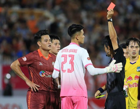 HAGL không thắng nổi 10 người Bình Định ở vòng 5 V-League 2022 - Ảnh 1. HAGL không thắng nổi 10 người Bình Định ở vòng 5 V-League 2022 - Ảnh 1.