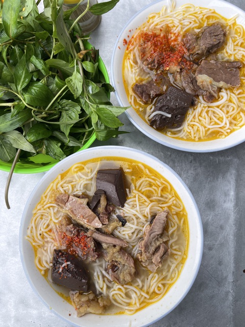 Về Phan Thiết thì cứ “tối mì quảng, sáng bún bò dơ” - Ảnh 6. Về Phan Thiết thì cứ “tối mì quảng, sáng bún bò dơ” - Ảnh 6.
