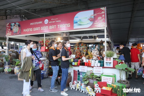Giá cả hằng ngày 2-7: Săn hàng giá rẻ ở siêu thị; An Giang bán tour trên Shopee - Ảnh 1. Giá cả hằng ngày 2-7: Săn hàng giá rẻ ở siêu thị; An Giang bán tour trên Shopee - Ảnh 1.