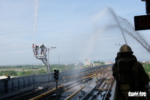 Diễn tập tình huống chữa cháy khó nhất trên metro Cát Linh - Hà Đông - Ảnh 9. Diễn tập tình huống chữa cháy khó nhất trên metro Cát Linh - Hà Đông - Ảnh 9.