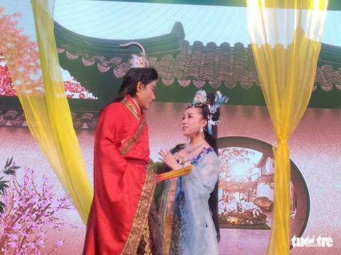 Lụy tình vương nữ mở màn sân khấu Tài năng trẻ - Ảnh 2. Lụy tình vương nữ mở màn sân khấu Tài năng trẻ - Ảnh 2.