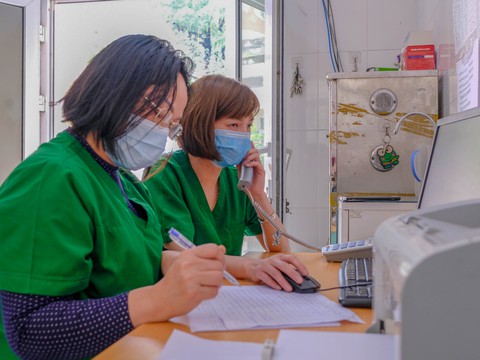 Phó thủ tướng Vũ Đức Đam yêu cầu gỡ vướng thủ tục bảo hiểm cho người lao động mắc COVID-19 - Ảnh 1. Phó thủ tướng Vũ Đức Đam yêu cầu gỡ vướng thủ tục bảo hiểm cho người lao động mắc COVID-19 - Ảnh 1.