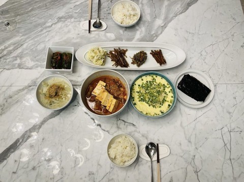 Điểm mặt những món ngon mà Son Ye Jin khoe tài nấu nướng - Ảnh 2. Điểm mặt những món ngon mà Son Ye Jin khoe tài nấu nướng - Ảnh 2.