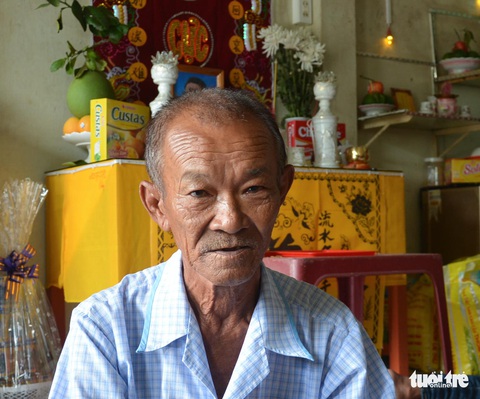 Thân nhân ngư dân gặp nạn trên biển Bình Thuận lập bàn thờ tạm, vẫn ngày đêm nuôi hy vọng - Ảnh 3. Thân nhân ngư dân gặp nạn trên biển Bình Thuận lập bàn thờ tạm, vẫn ngày đêm nuôi hy vọng - Ảnh 3.
