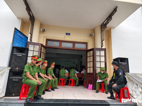 Xử vụ tịnh thất Bồng Lai: Bị cáo 90 tuổi Lê Tùng Vân nói đang độc thân, chờ lấy vợ - Ảnh 3. Xử vụ tịnh thất Bồng Lai: Bị cáo 90 tuổi Lê Tùng Vân nói đang độc thân, chờ lấy vợ - Ảnh 3.