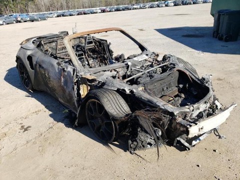 Porsche 911 cháy rụi vẫn có người ngỏ ý mua với giá gần 100 triệu đồng - Ảnh 1. Porsche 911 cháy rụi vẫn có người ngỏ ý mua với giá gần 100 triệu đồng - Ảnh 1.