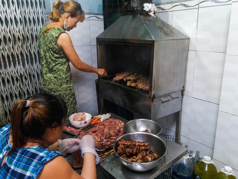 Những ngày chẳng biết ăn gì, lại thèm... bún thịt nướng! - Ảnh 4. Những ngày chẳng biết ăn gì, lại thèm... bún thịt nướng! - Ảnh 4.