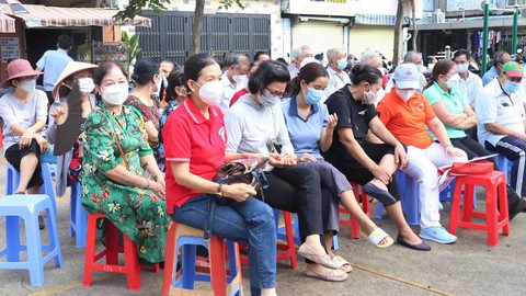 Ca nhiễm liên tục tăng, có ngày hơn 1.000 ca, COVID-19 sẽ bùng trở lại? - Ảnh 1. Ca nhiễm liên tục tăng, có ngày hơn 1.000 ca, COVID-19 sẽ bùng trở lại? - Ảnh 1.