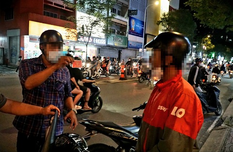 Cuộc sống bình yên hơn nhờ những quả đấm thép - Ảnh 1. Cuộc sống bình yên hơn nhờ những quả đấm thép - Ảnh 1.